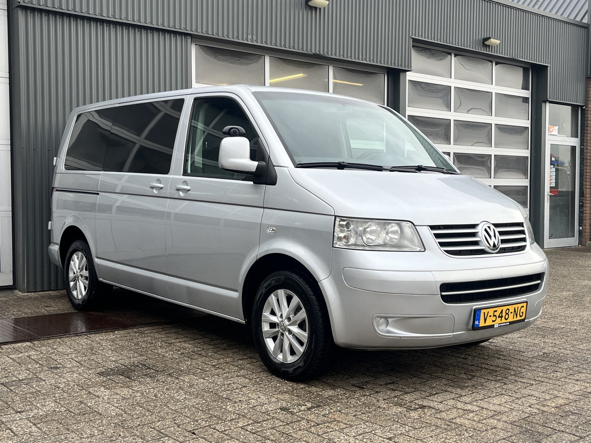 Volkswagen Transporter 2.5 TDI DC Invalide vervoer Caravelle, Stoelverwarming, Stof, Gebruikt, Zwart