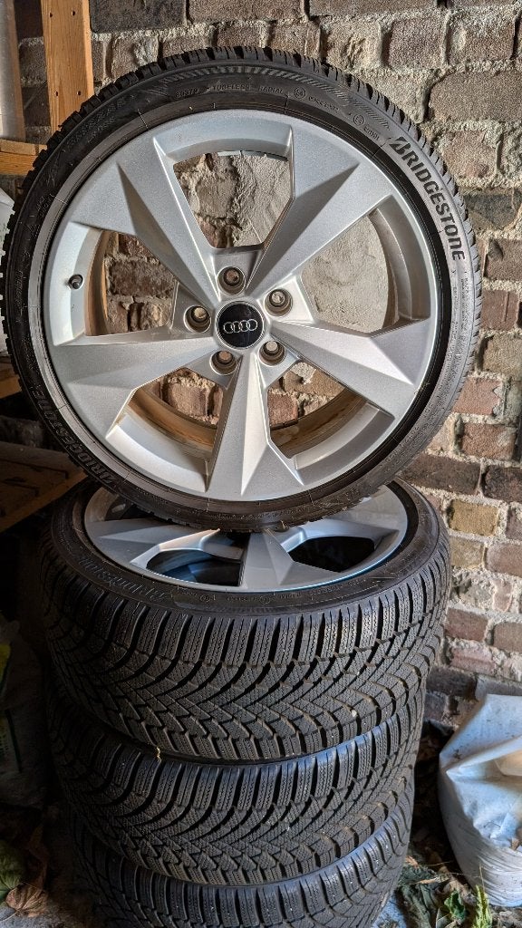 Audi A3 18 inch velgen met winterbanden 225/40R18, Auto-onderdelen, Ophalen, 18 inch, Gebruikt, Banden en Velgen