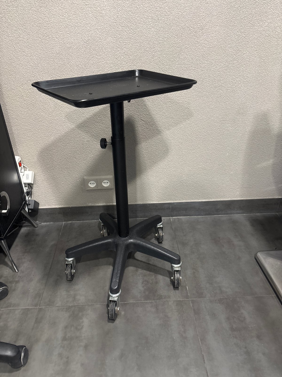 Verrijdbare trolley/bijzettafel voor salon of studio, Ophalen