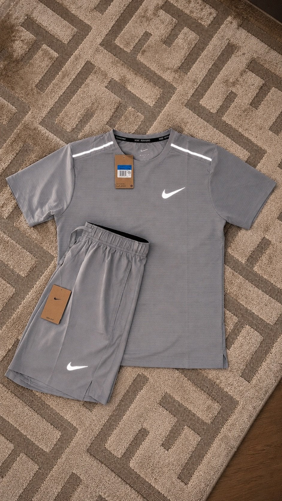 Nike Zomersetje Grijs 2XL, Fitness, Nieuw, Overige maten, Ophalen of Verzenden