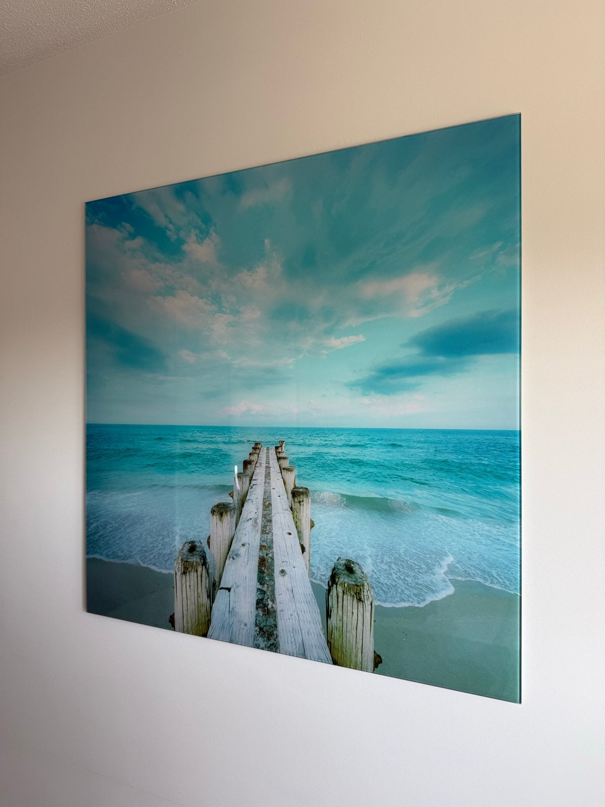 Foto op glas - Strand met pier - 80x80 cm, Huis en Inrichting, Ophalen, Zo goed als nieuw, 75 tot 100 cm, Foto of Poster