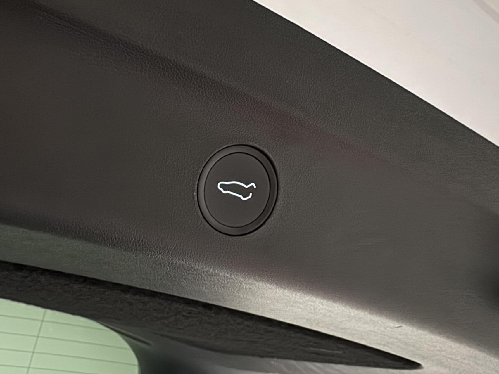 Foto 54 van Tesla Model Y RWD 58 kWh 92% SOH Black Edition Trekhaak FSD