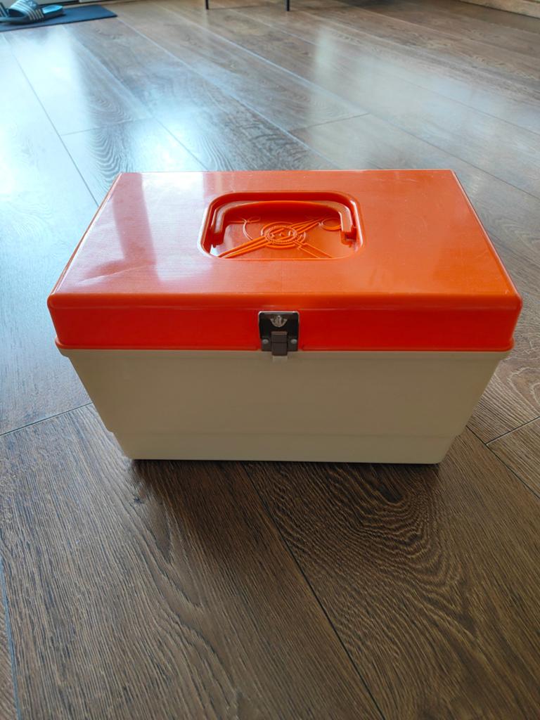 Vintage naaikoffer oranje/crème met inzetbakje, Ophalen of Verzenden, Gebruikt, Overige typen