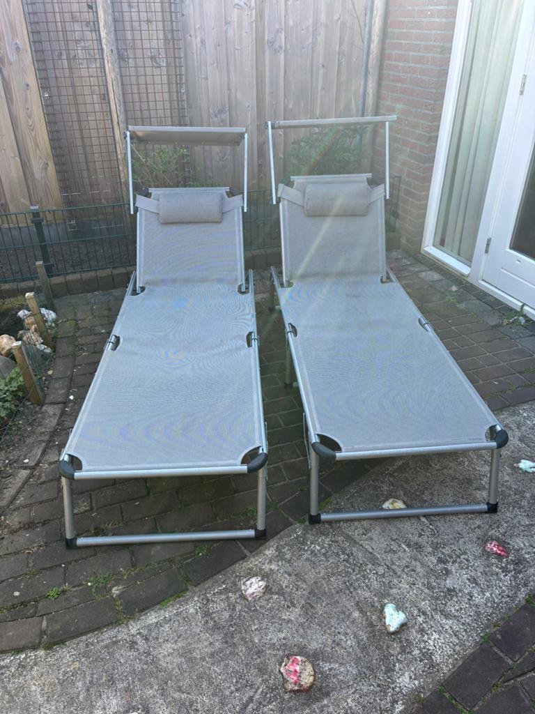 2 stevige ligbedden met zonnekap - zo goed als nieuw, Ophalen of Verzenden, Gebruikt, Aluminium, Verstelbaar