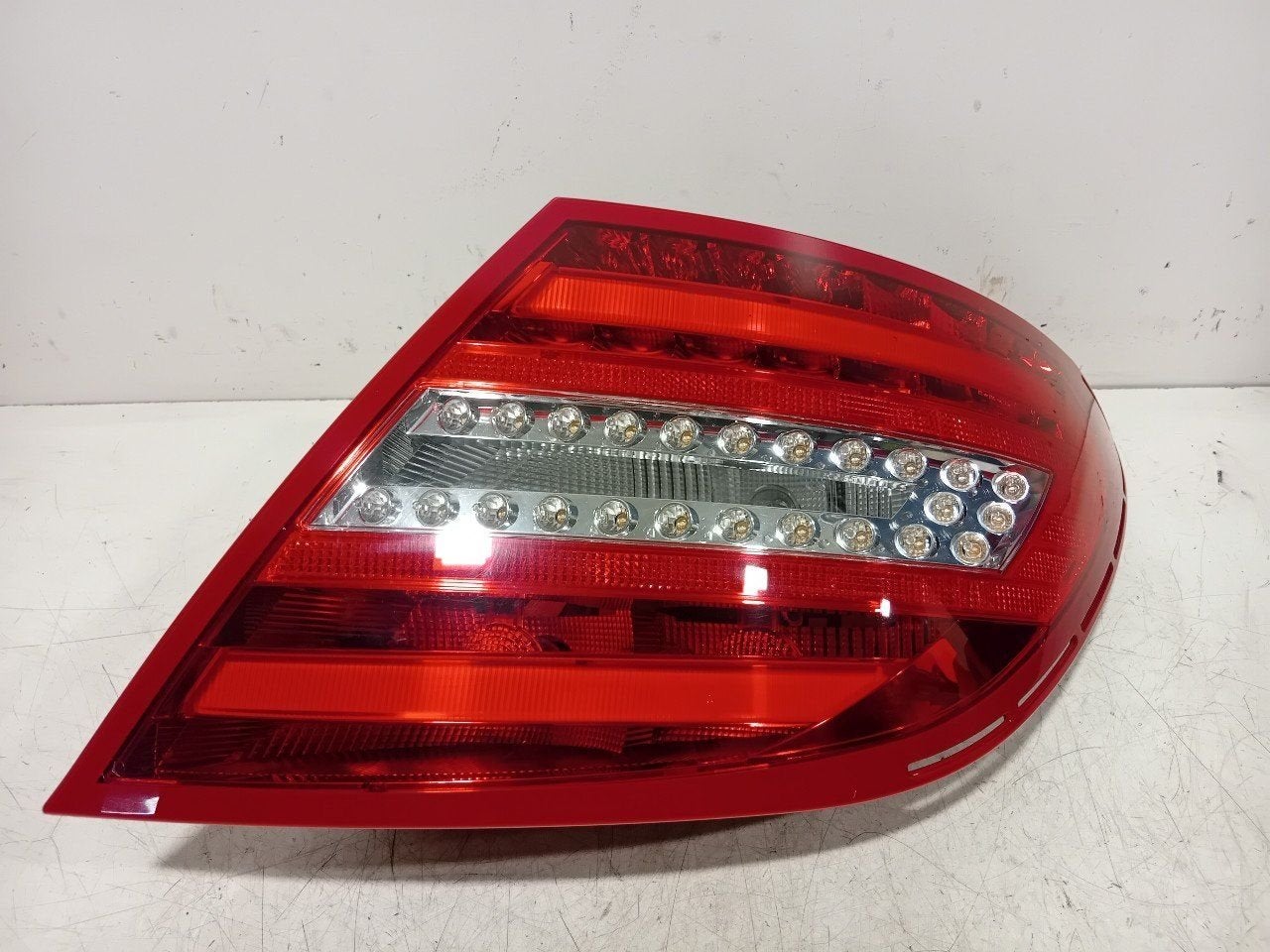 Achterlicht carrosserie rechts Mercedes-Benz C-Klasse, Onderdelen@venauto.nl, Van der Ven Autorecycling B.V., Gebruikt, Ettenseweg 76, 4706 PB Roosendaal, The Netherlands