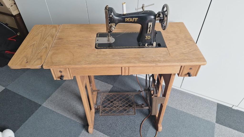 Naaimachinemeubel met Pfaff 30, Ophalen of Verzenden