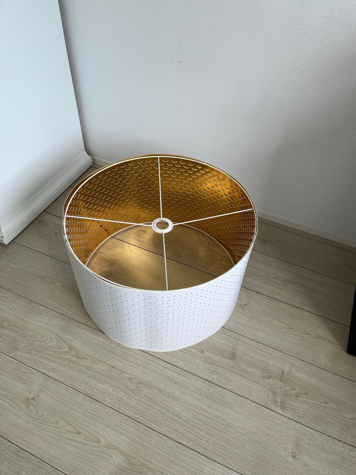Witte lampenkap met gouden binnenkant, Metaal, Gebruikt, Overige typen, Wit