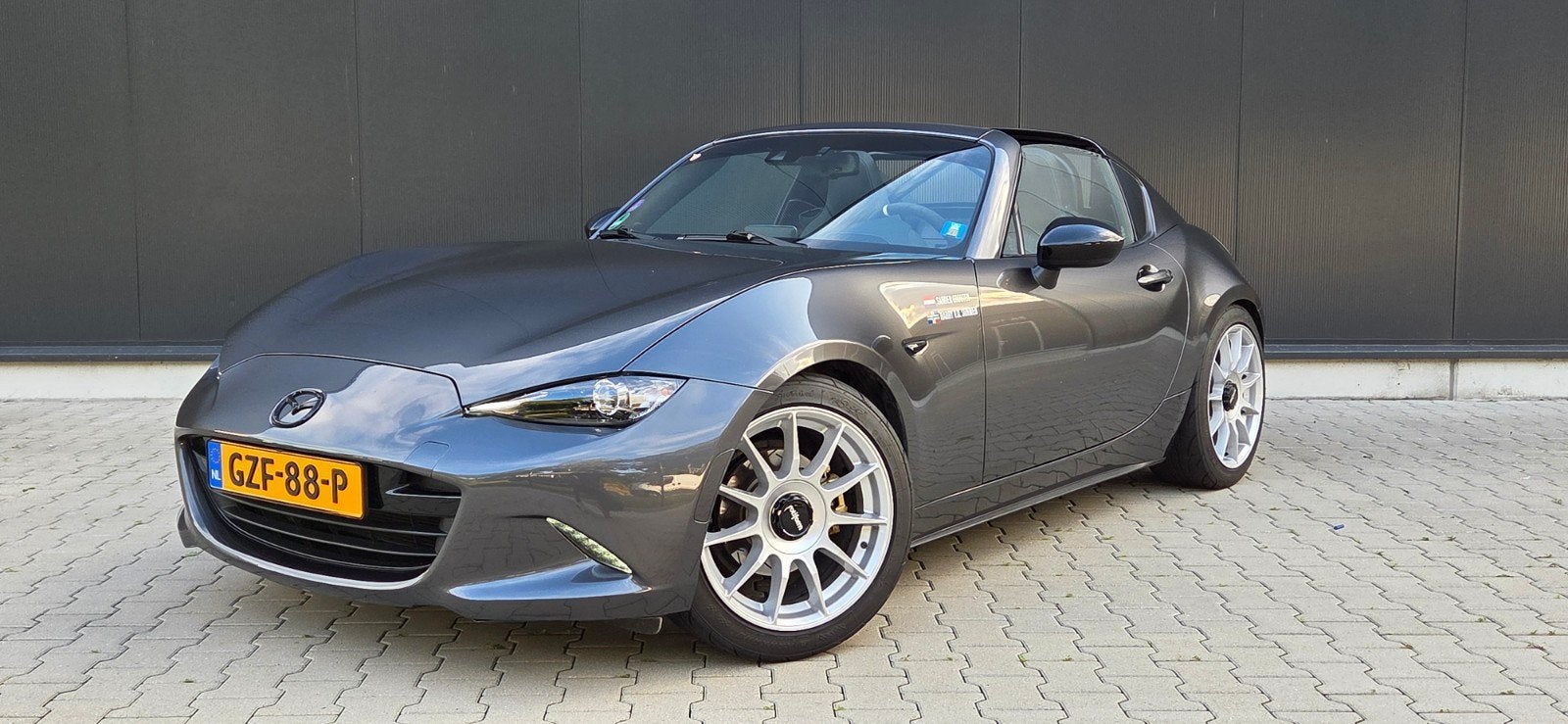 Mazda MX-5 2.0 RF | Full option | Alcantara | Carplay |, 1998 cc, Zwart, 4 cilinders, Cabriolet