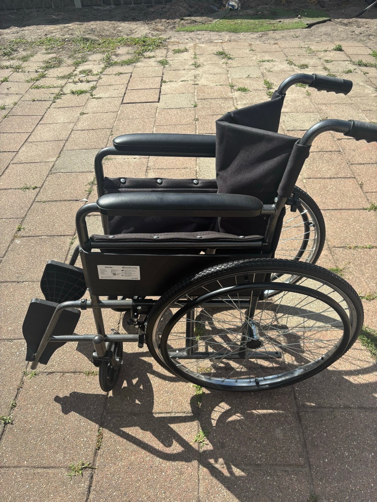 Gloednieuwe Rolstoel MOBICLINIC, Ophalen, Nieuw, Duwrolstoel