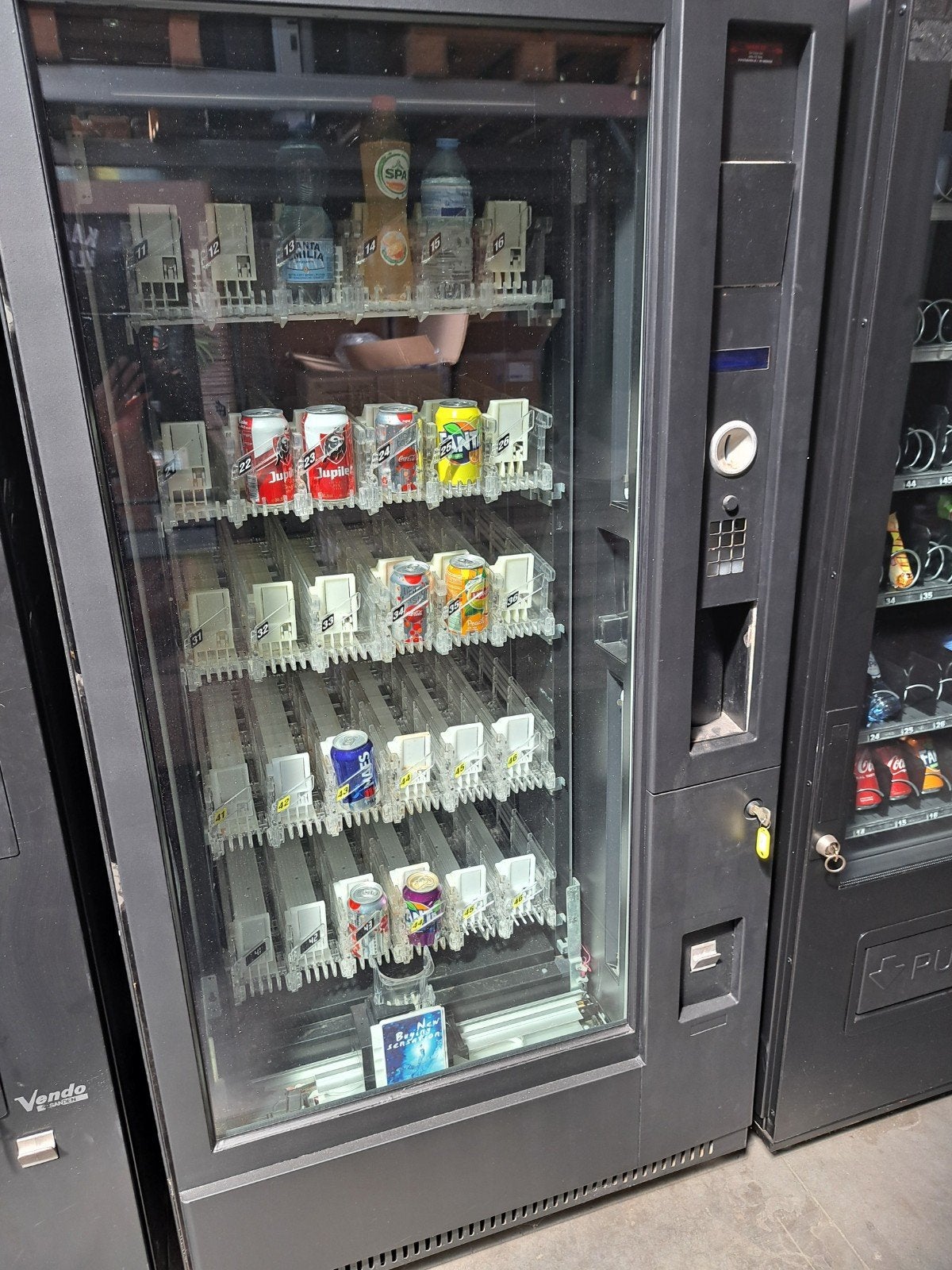 Vendo frisdrank automaat gekoeld, Ophalen