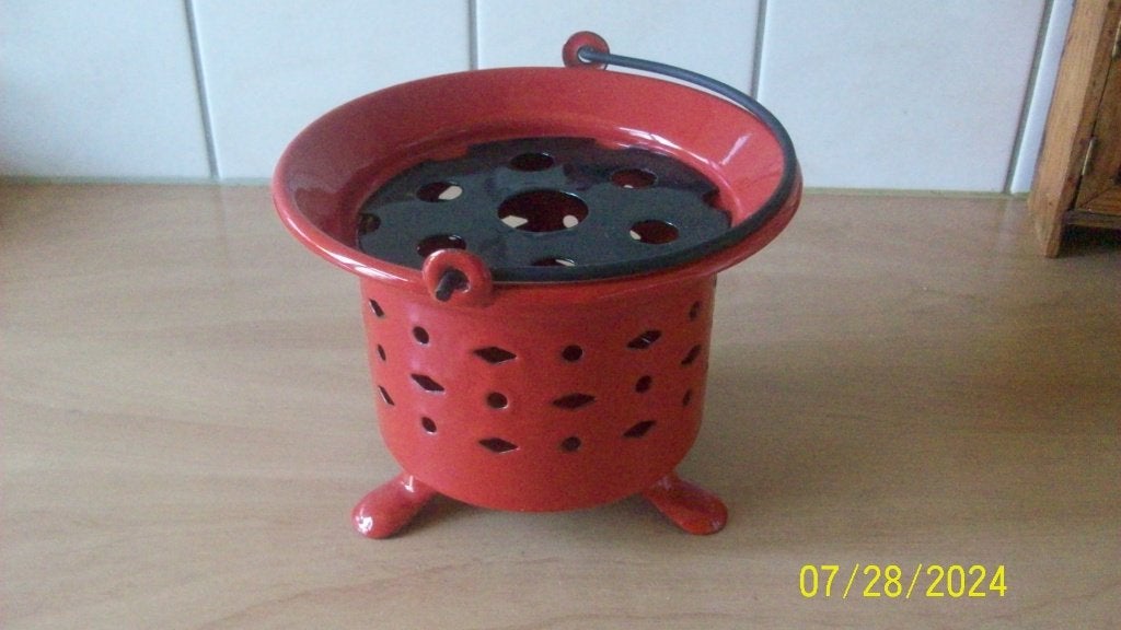 Rood emaille theelicht of waxinelichthouder., Overige typen, Ophalen of Verzenden, Zo goed als nieuw, Metaal