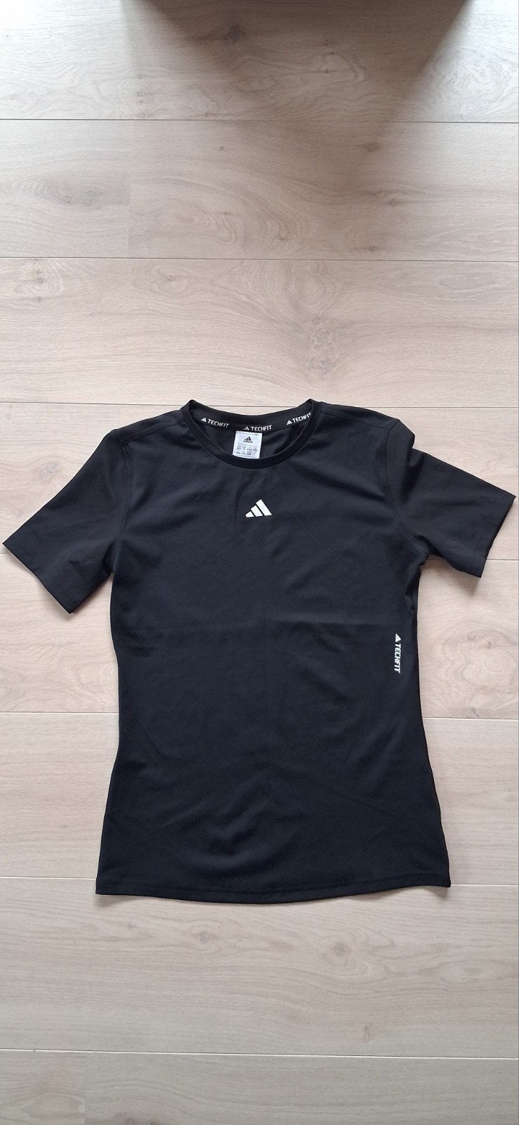 Adidas Techfit T-shirt Zwart Maat M, Kleding | Dames, Sportkleding, Maat 38/40 (M), Adidas, Zwart, Ophalen of Verzenden