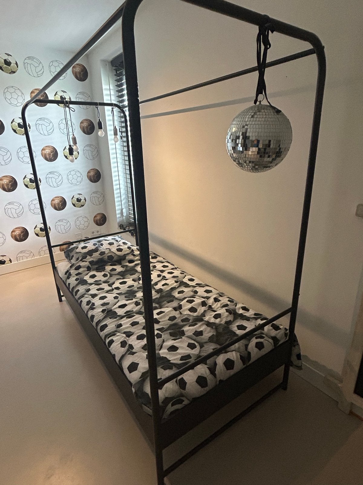 Zwart metalen kinder hemelbed - Eenpersoons, Ophalen, 85 tot 100 cm, Gebruikt, Matras