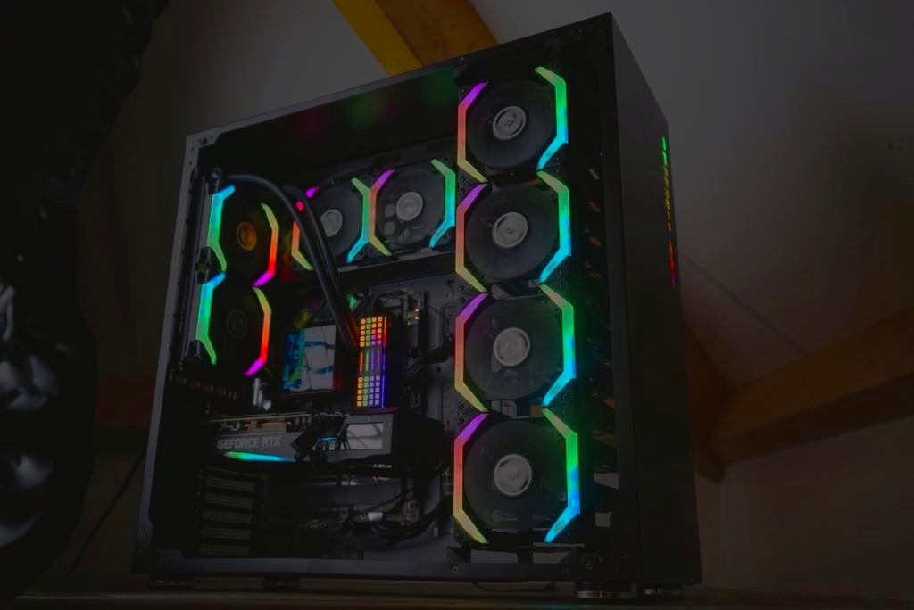 RGB Game PC / Ryzen 9 / 32GB DDR4 / RTX3070 / Watergekoeld, Computers en Software, 32 GB, Zelf gebouwde pc, Virtual Reality, Zo goed als nieuw