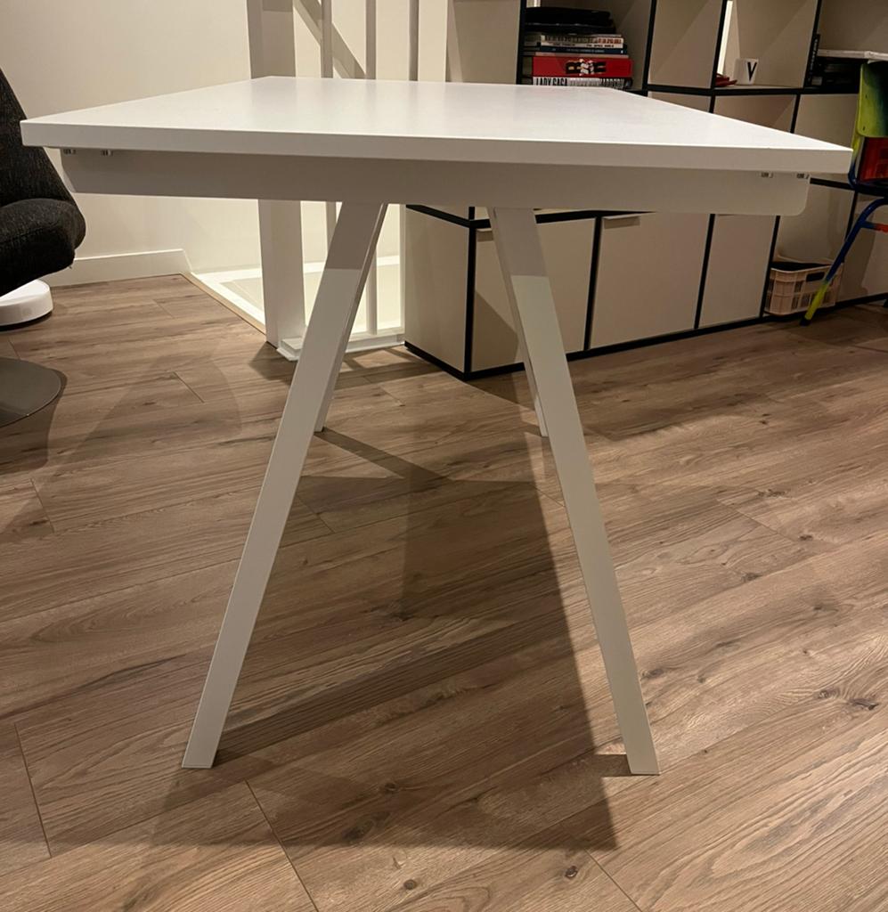 IKEA Trotten bureau, Ophalen, Zo goed als nieuw