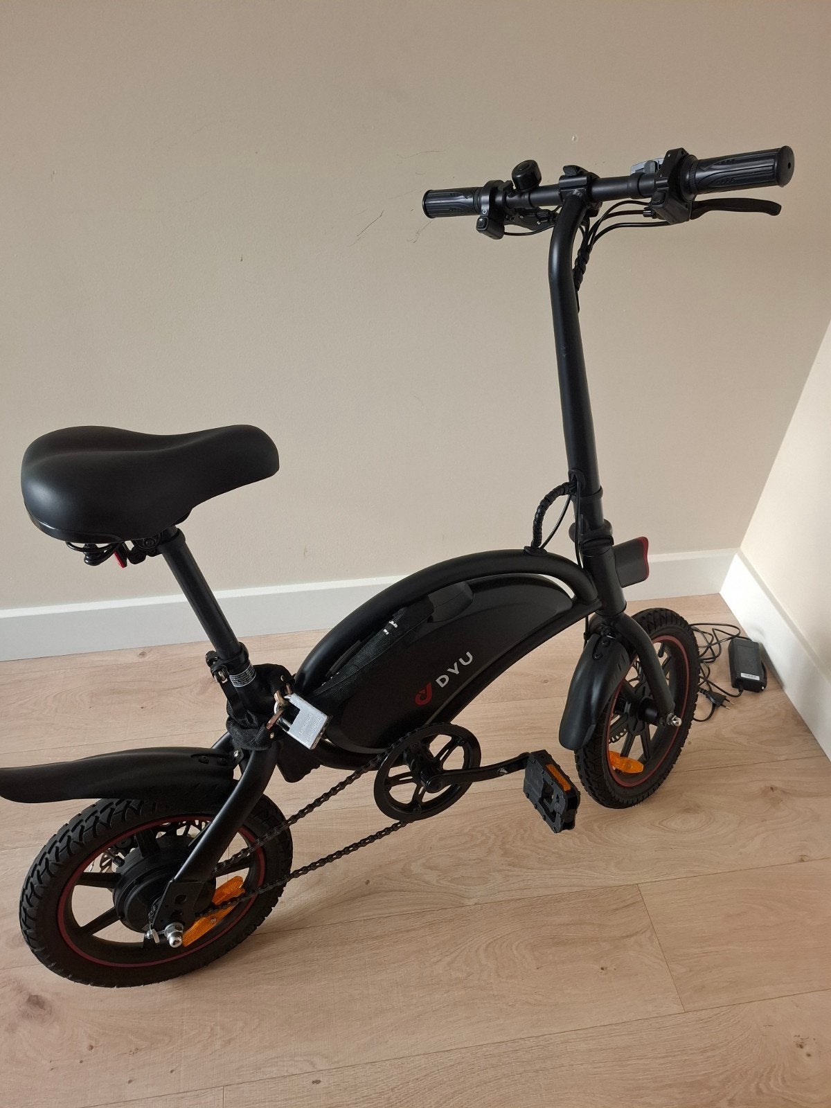 DYU Opvouwbare Elektrische Fiets - Zo goed als nieuw, 20 inch of meer, Versnellingen, Zo goed als nieuw, Totaal opvouwbaar
