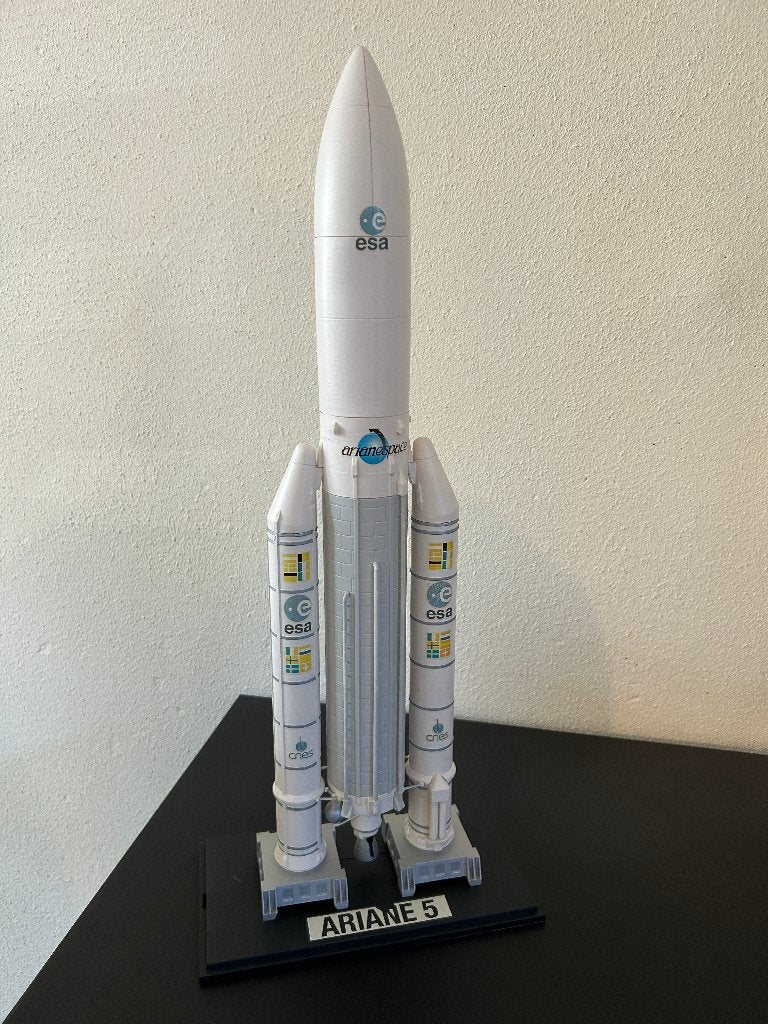 Schaalmodel (1/96):   ESA (Arianespace) - Ariane 5 raket, Ophalen, Zo goed als nieuw, 1:50 tot 1:144