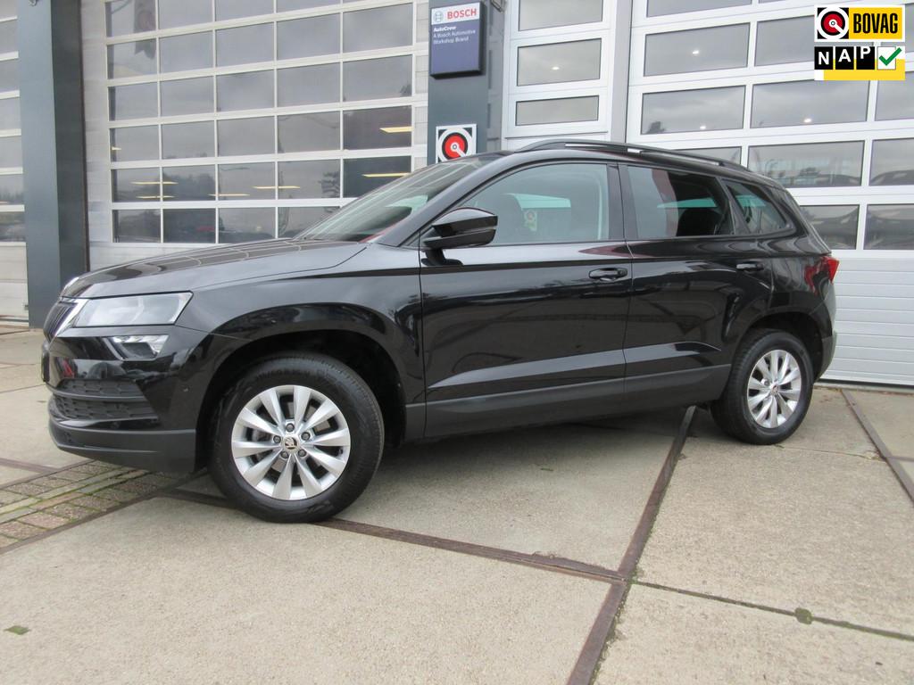 Skoda Karoq 1.5 TSI ACT Business Edition / Panodak, 12 maanden, Stof, 4 cilinders, Zwart