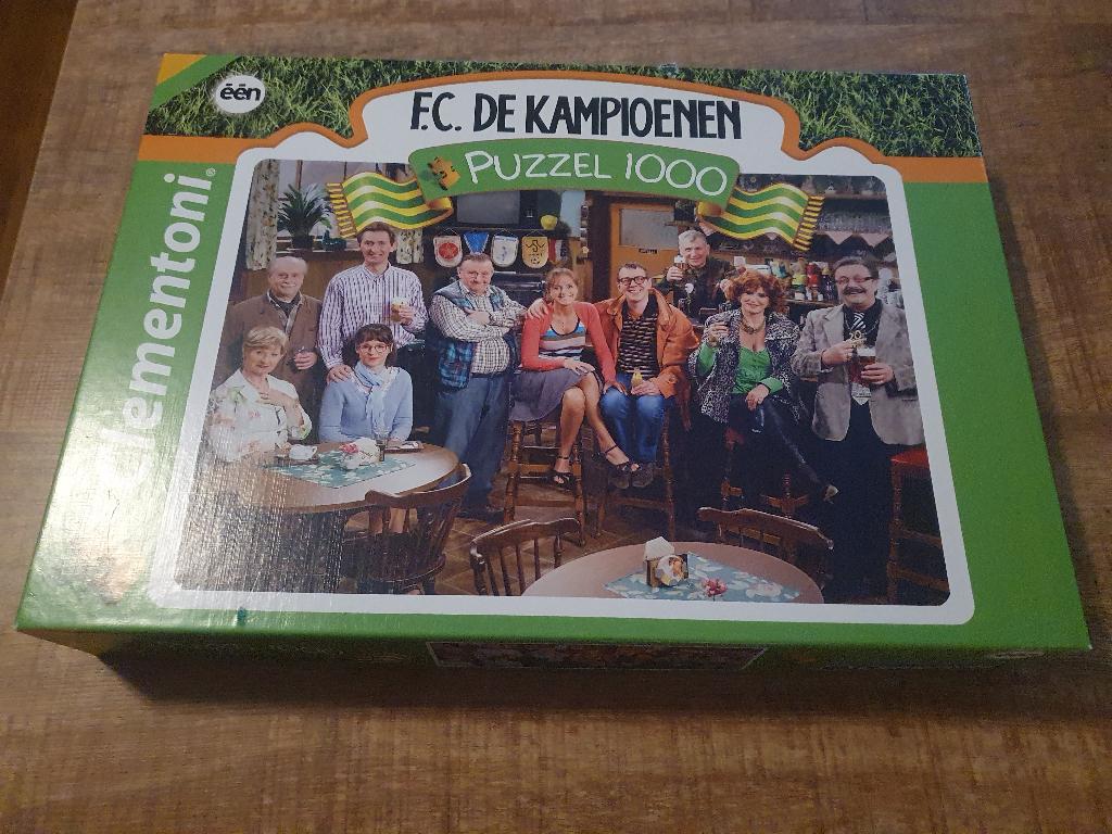 Te koop  puzzel van FC De Kampioenen, Ophalen of Verzenden, 500 t/m 1500 stukjes, Zo goed als nieuw