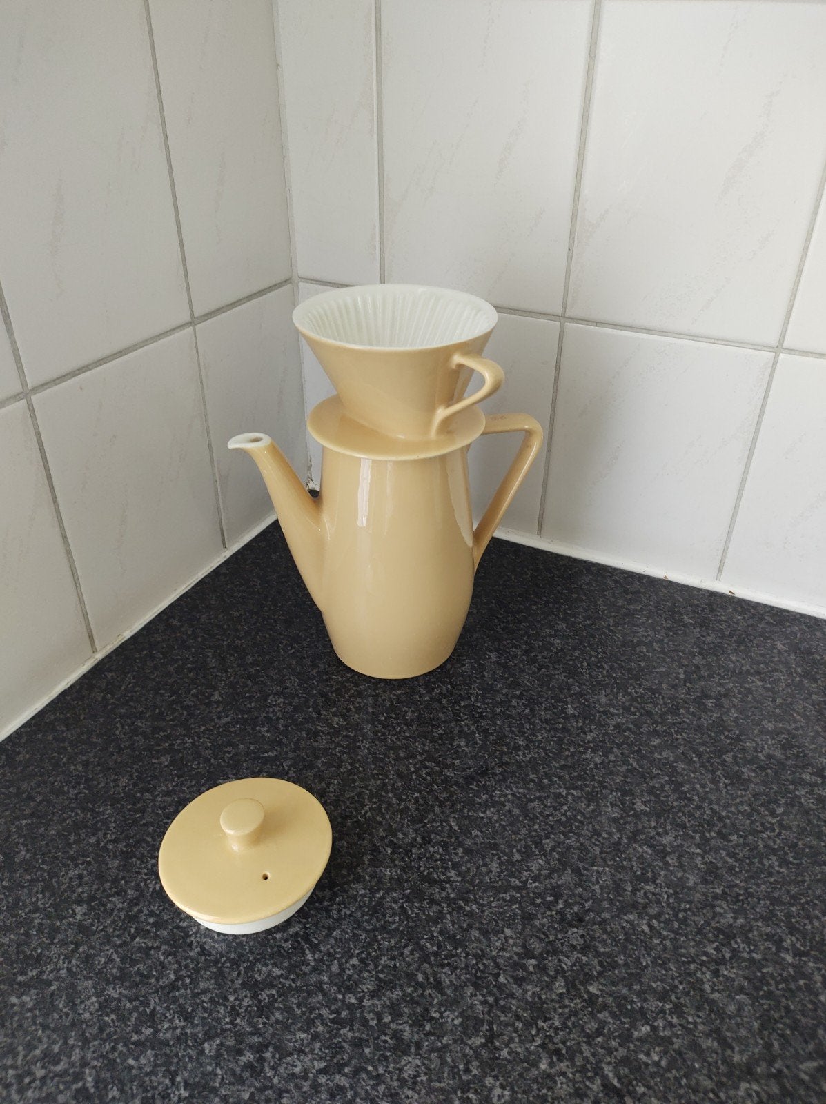 Retro koffiepot met filter van Douwe Egberts, Ophalen