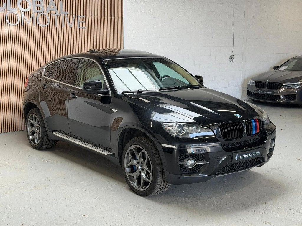 BMW X6 XDrive50i High Executive | SCHUIFDAK | SOFTCLOSE | BT, Auto's, BMW, Euro 5, Zwart, Bedrijf, Vierwielaandrijving