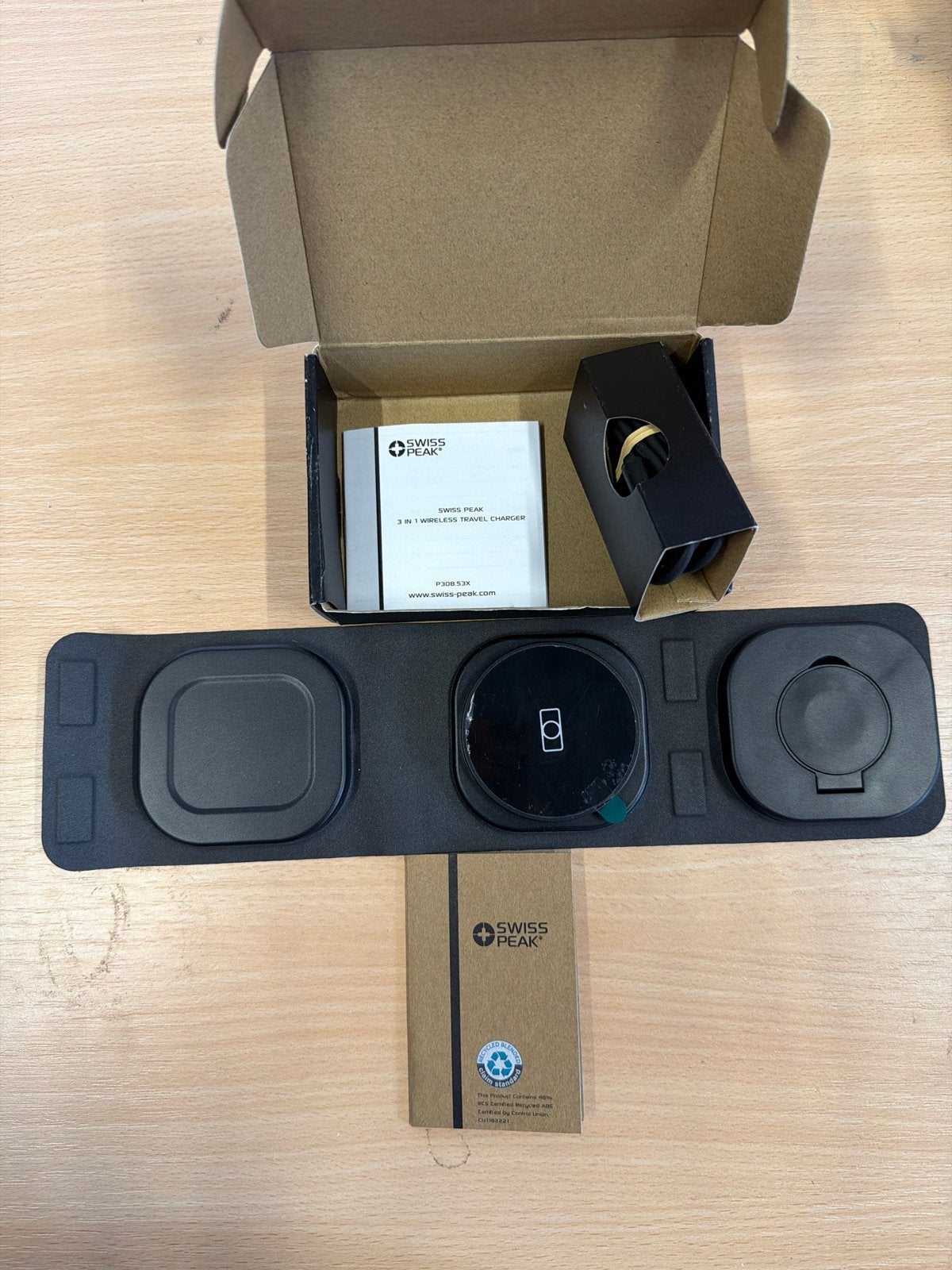 Swiss Peak 3-in-1 Draadloze Reislader - Nieuw in doos, Universeel, USB-C, Draadloze oplader, Nieuw