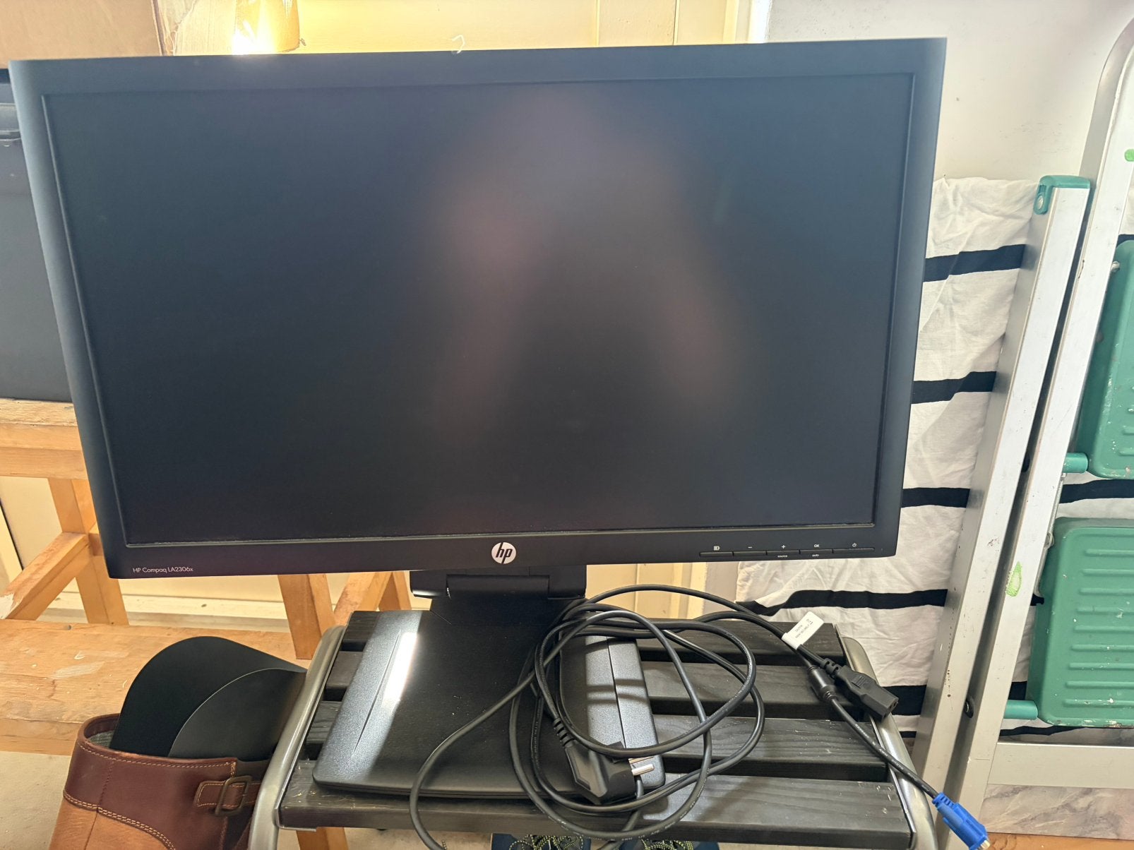 Beeldscherm HP + aansluitkabel, Computers en Software, Monitoren, Ophalen, Gebruikt, Full HD, 60 Hz of minder
