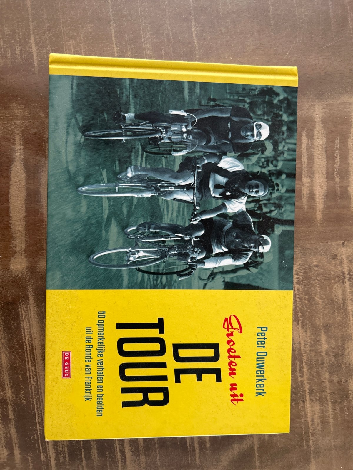 Groeten uit de Tour - Peter Ouwerkerk (Boek), Ophalen of Verzenden, Zo goed als nieuw, Lopen en Fietsen