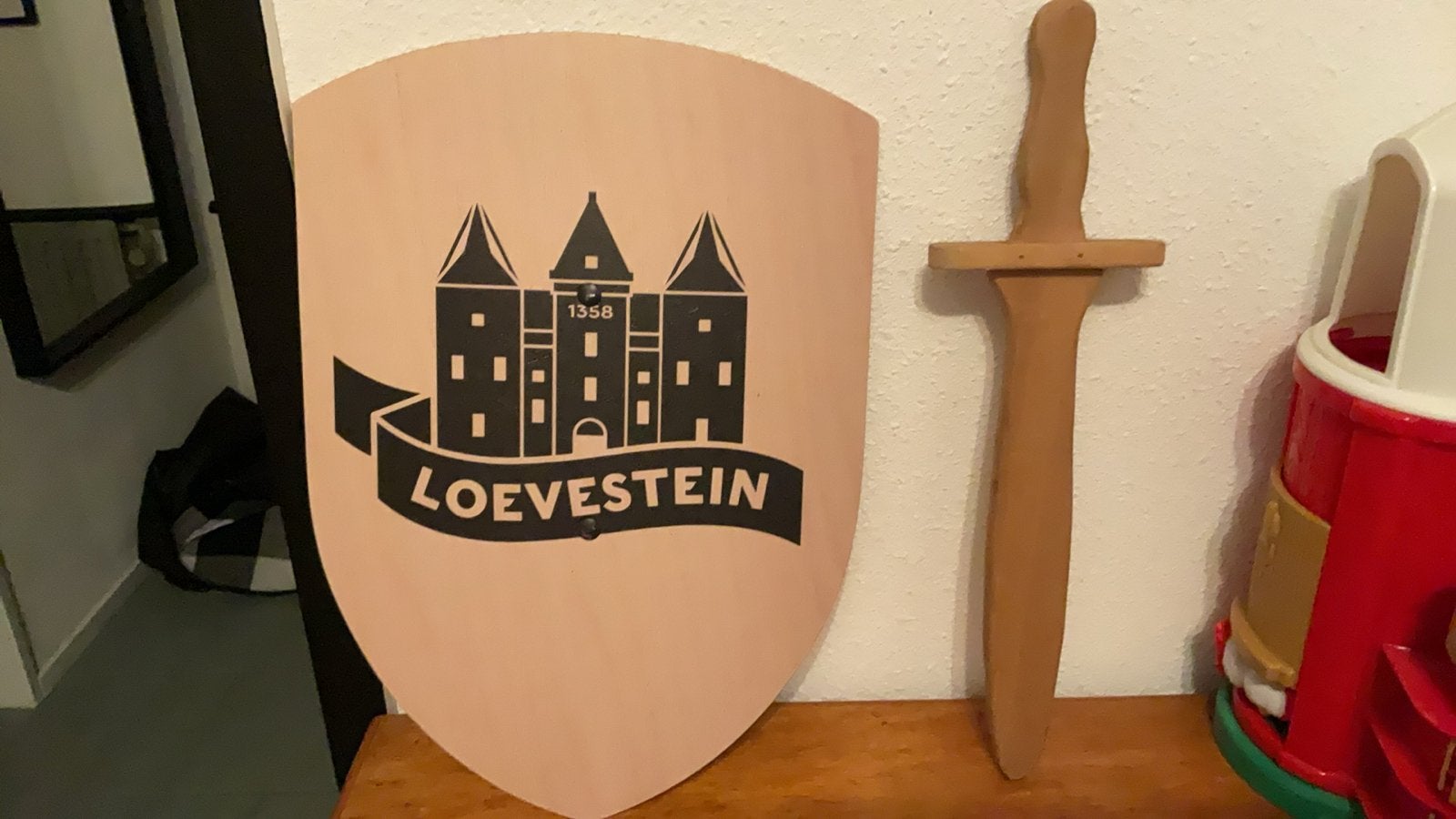 Houten speelgoed zwaard en schild Loevestein, Ophalen of Verzenden, Gebruikt, Jongen of Meisje