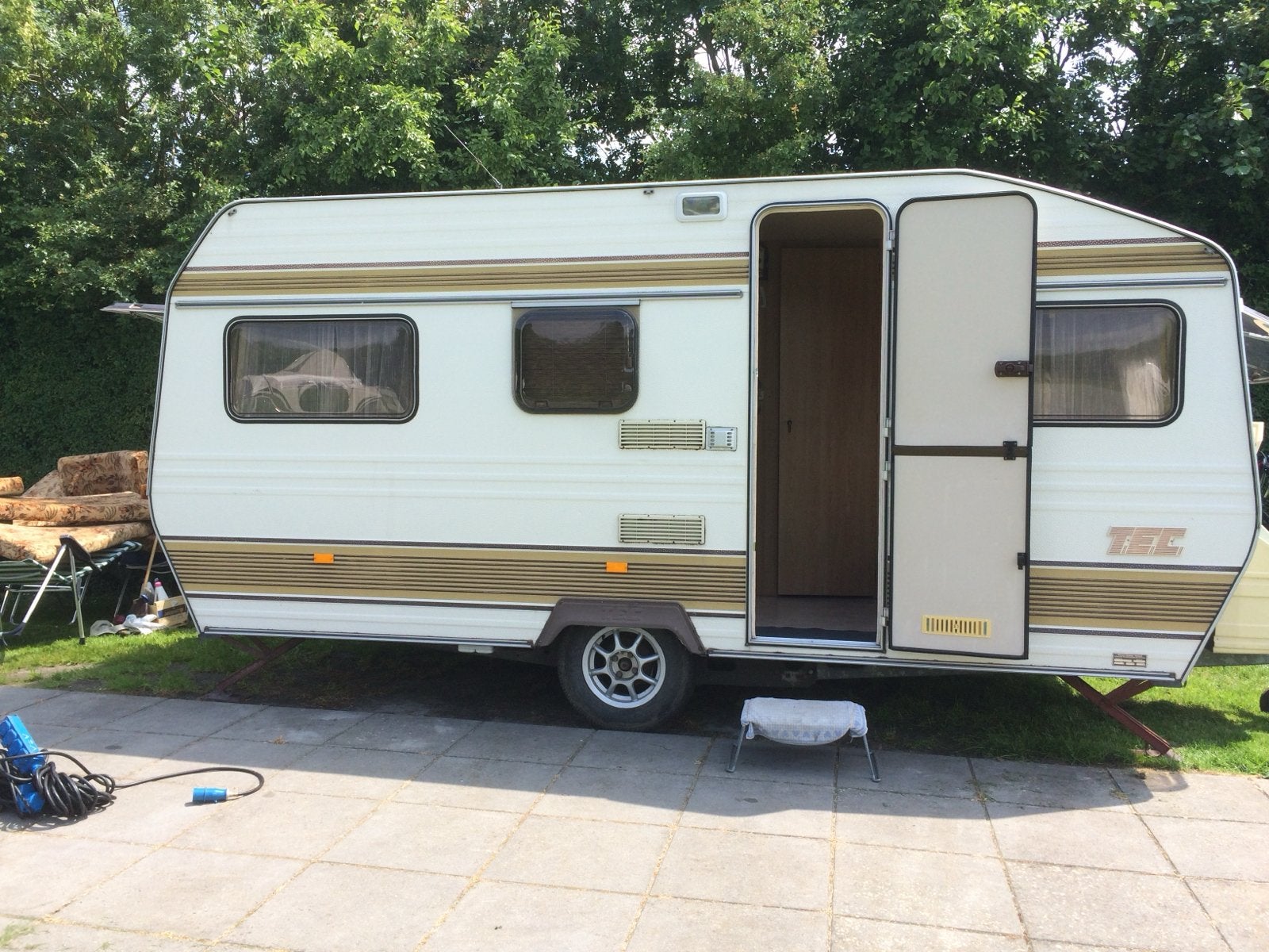 TEC Caravan met voortent, ideaal voor starters, Ophalen