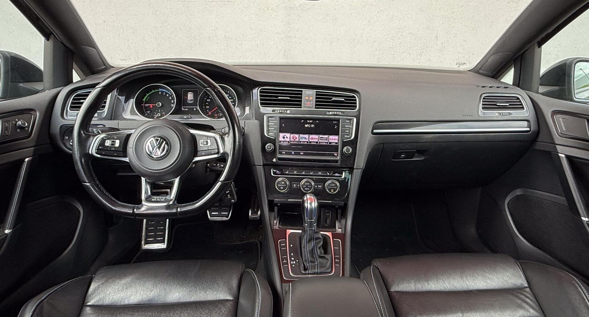Volkswagen Golf 1.4 GTE ✅Leder interieur ✅Achteruitrijca, Auto's, Gebruikt, 4 cilinders, Zwart, 1499 kg