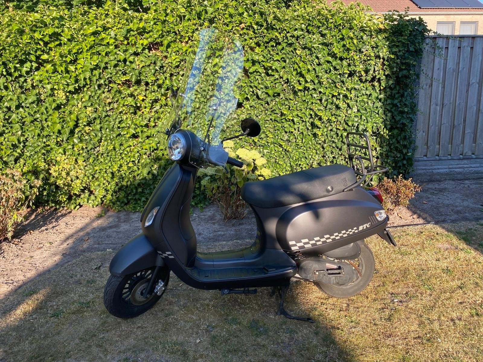 BTC Riva Scooter - Mat Zwart met Blauw Kenteken, Ophalen, Gebruikt, Benzine, Overige merken