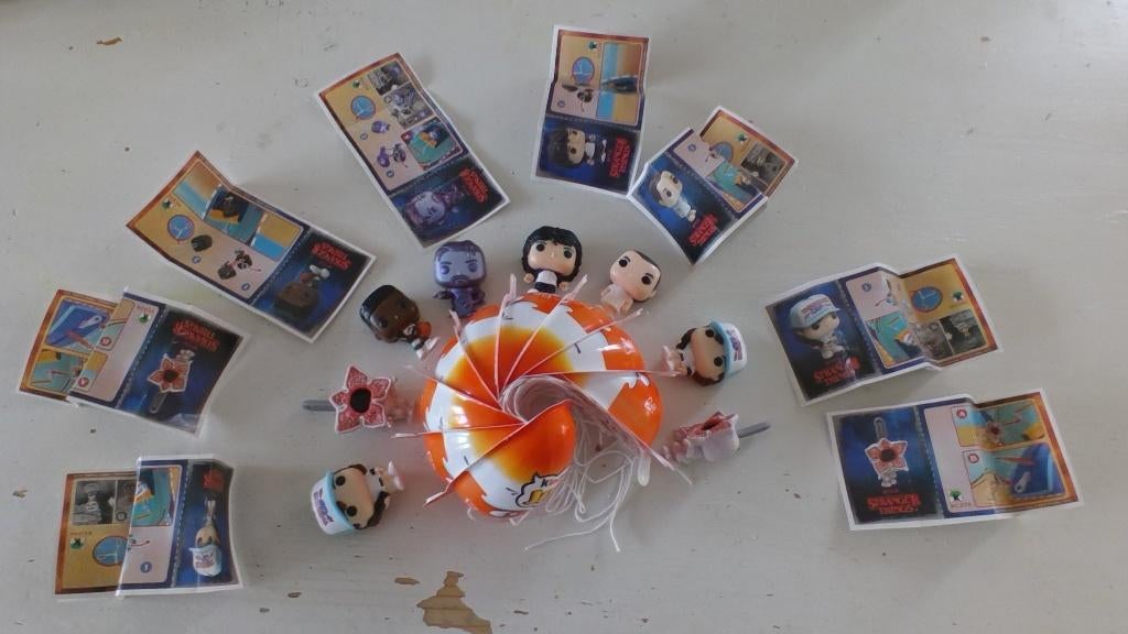 kinder joy strangerthings eiren, Verzamelen, Poppetjes en Figuurtjes, Nieuw, Ophalen