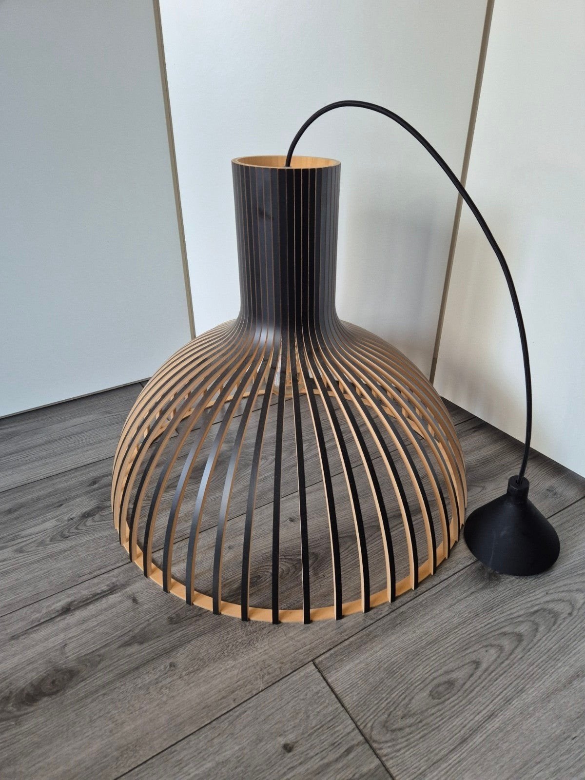 Secto Design Victo 4250 design lamp, Huis en Inrichting, Lampen | Hanglampen, Ophalen, 50 tot 75 cm, Scandinavisch design, Modern