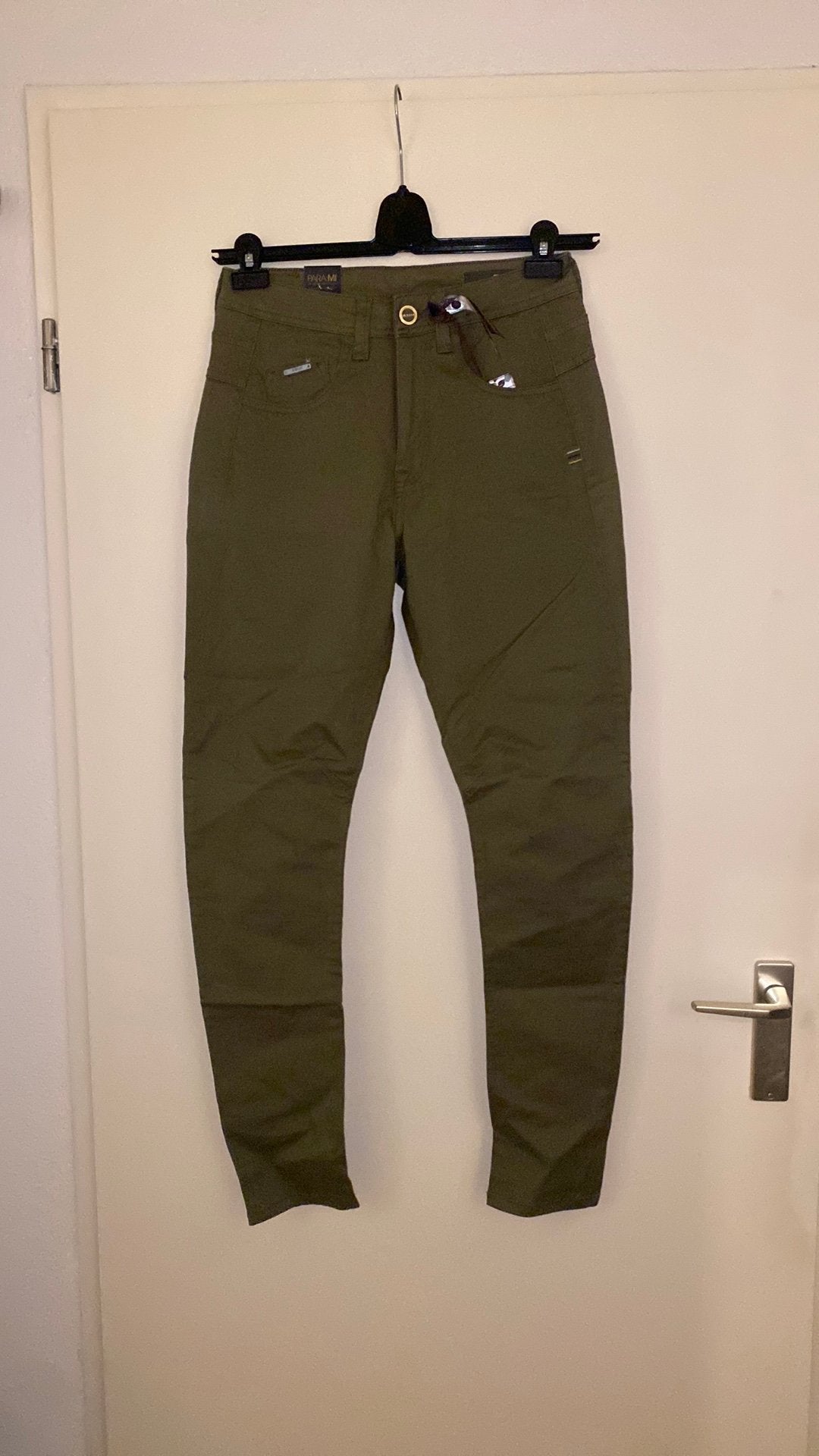 Nieuw army kleur broek maat 34 merk Para Mi, Nieuw, Ophalen of Verzenden, Maat 34 (XS) of kleiner, Lang
