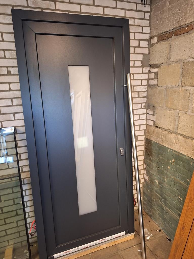 Nieuwe Kunststof Voordeur met HR++ Glas en SKG Cilinder, Ophalen, 80 tot 100 cm, 215 cm of meer, Nieuw