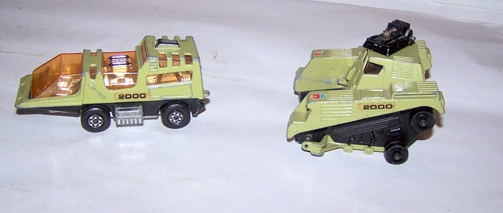 2x Matchbox Adventure 2000 Raider Command vehicles., Ophalen of Verzenden, Zo goed als nieuw, Overige typen