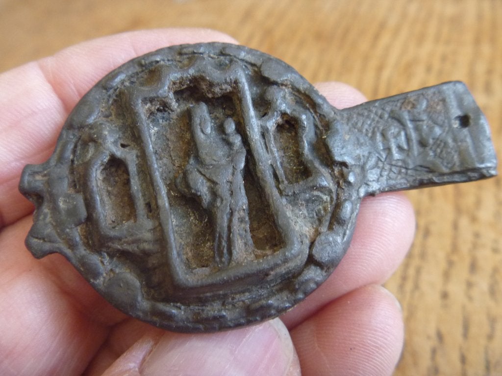 Bodemvondst.Medaillon riemhanger.Pelgrimsinsigne.Detector, Ophalen of Verzenden