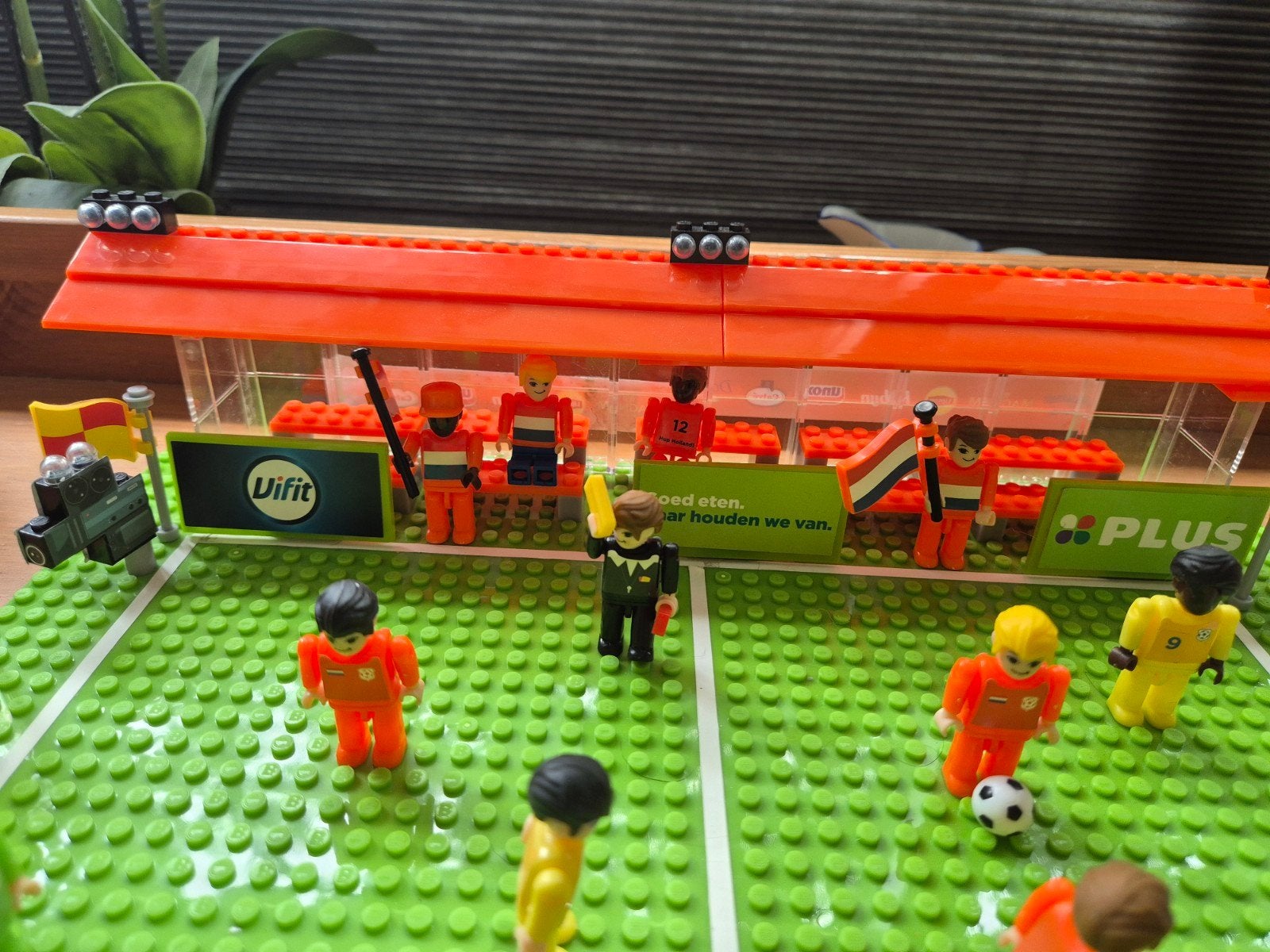 Plus bricks voetbal voetbalveld bouwstenen met spelersbus, Plus, Ophalen of Verzenden
