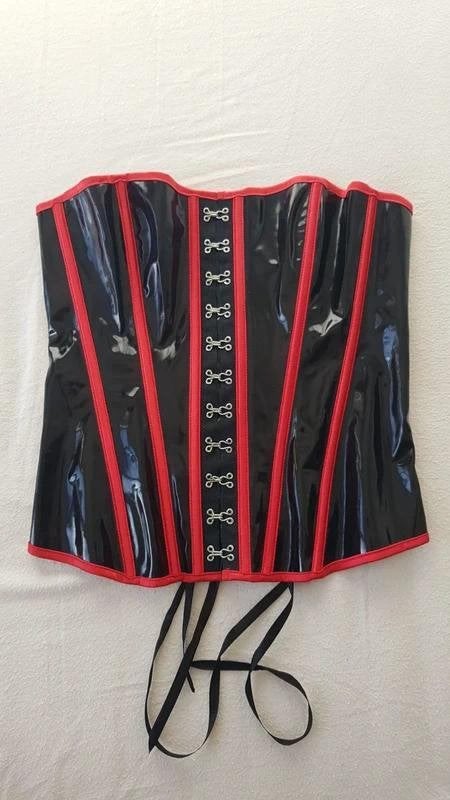 Chilirose Corset zwart Lakachtig materiaal met rode balijnen, Verzenden, Zo goed als nieuw, Bovenkleding