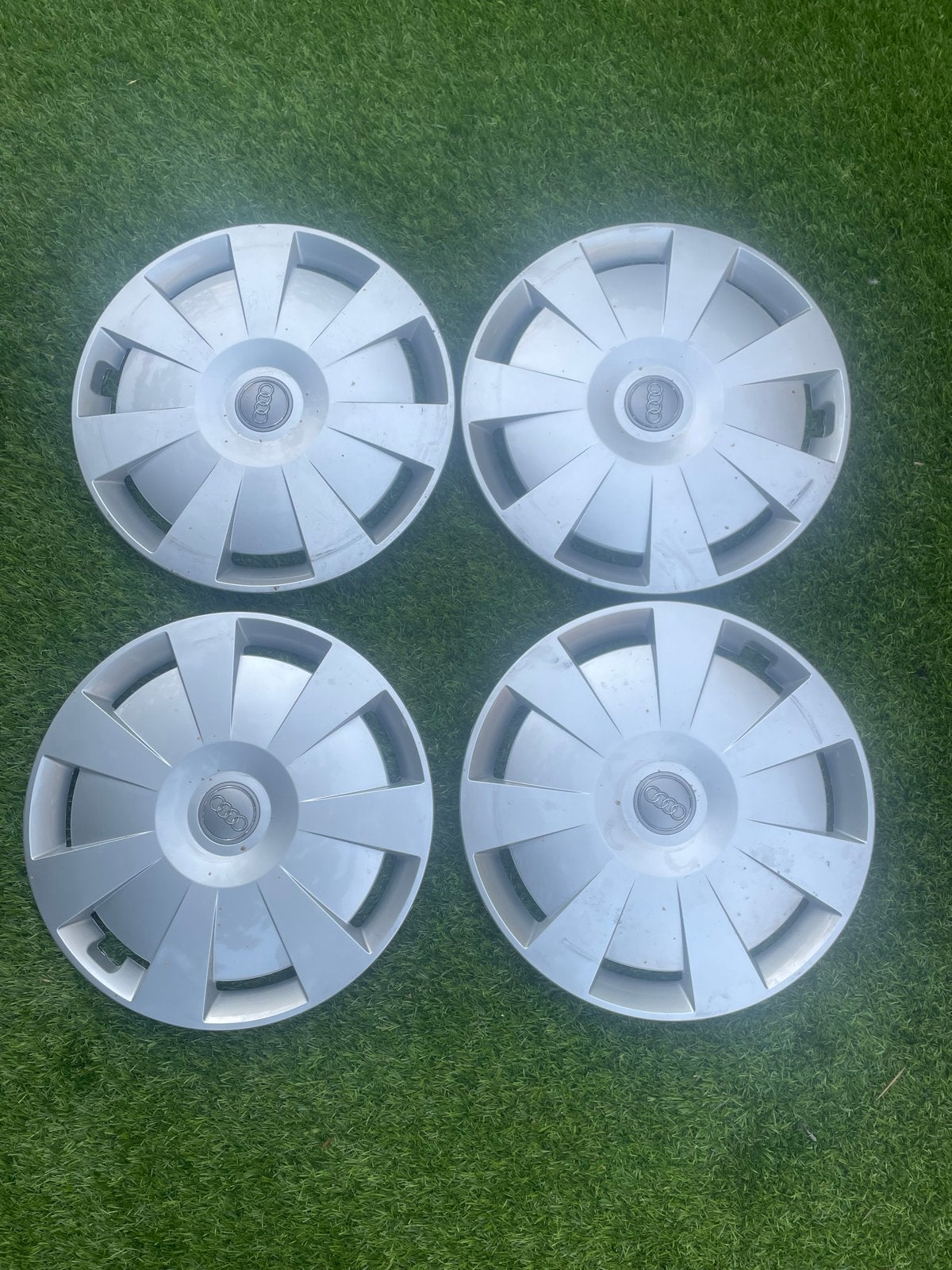 Nette 16 inch originele Audi wieldoppen, Ophalen of Verzenden, Gebruikt
