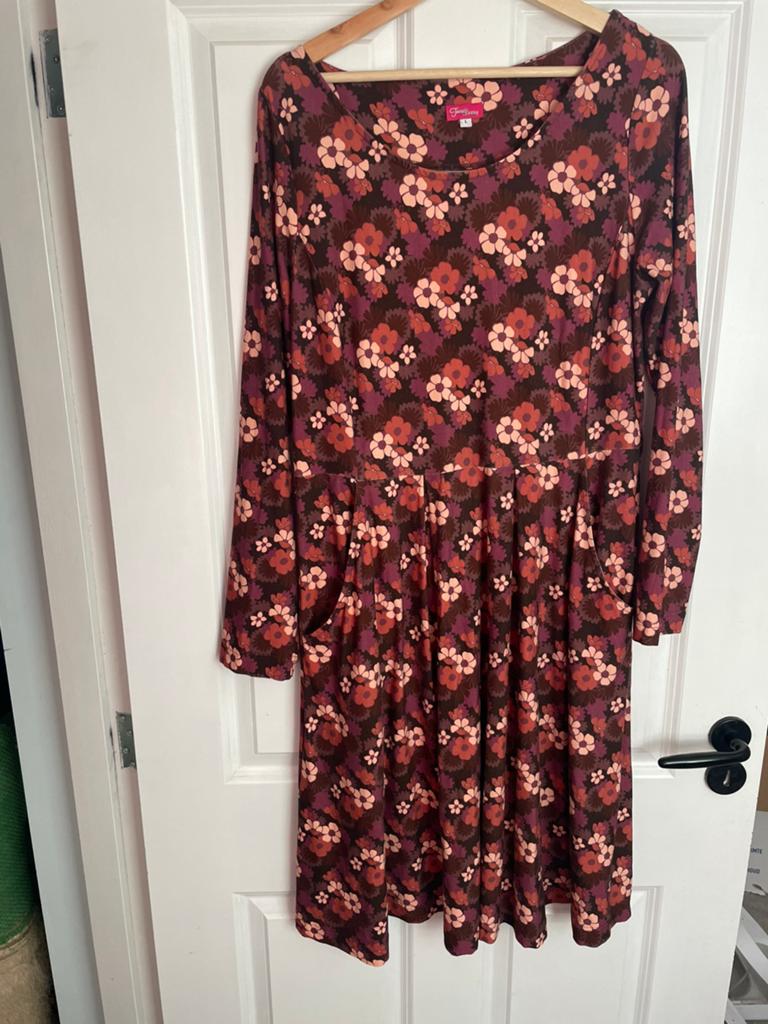 Retro bloemen jurk - tante Betsy maat L (xl), Maat 42/44 (L), Ophalen of Verzenden, Zo goed als nieuw, Rood