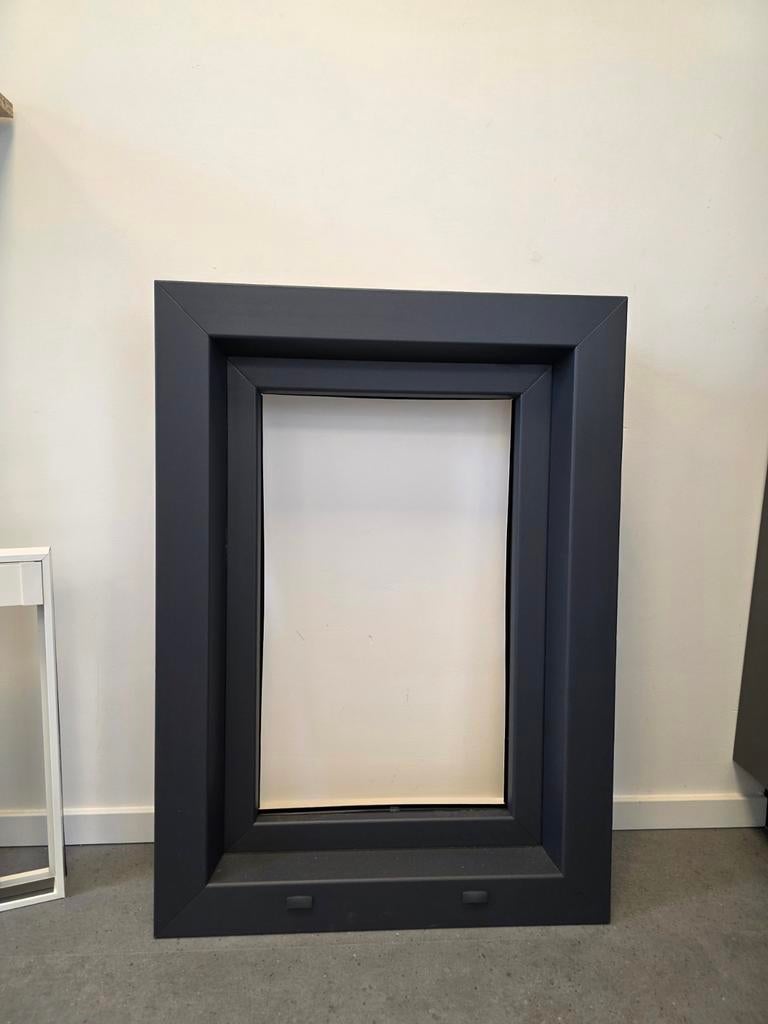 Nieuw Kunststof Draaikiep Kozijn 65x90 cm Antraciet/Crème, Doe-het-zelf en Verbouw, Kozijnen en Schuifpuien, Kunststof, Minder dan 75 cm