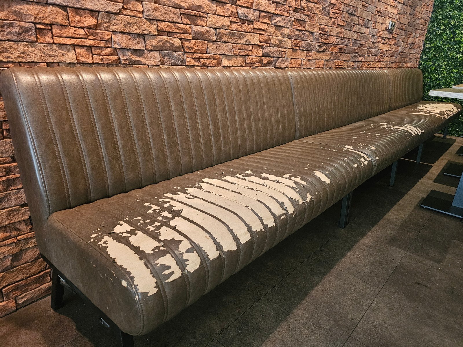 GRATIS lange bank 470cm in 3 delen - horeca zitbank bruin, Antiek en Kunst, Antiek | Meubels | Stoelen en Banken, Ophalen