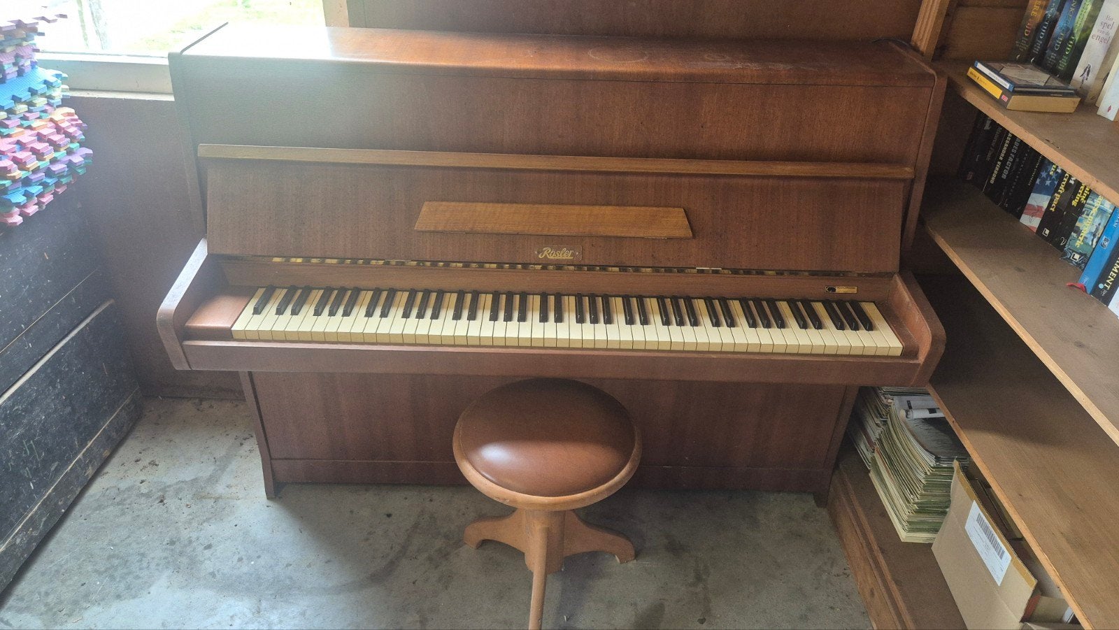 Mooie Rösler piano met kruk, Muziek en Instrumenten, Piano's, Ophalen, Gebruikt, Bruin, Piano