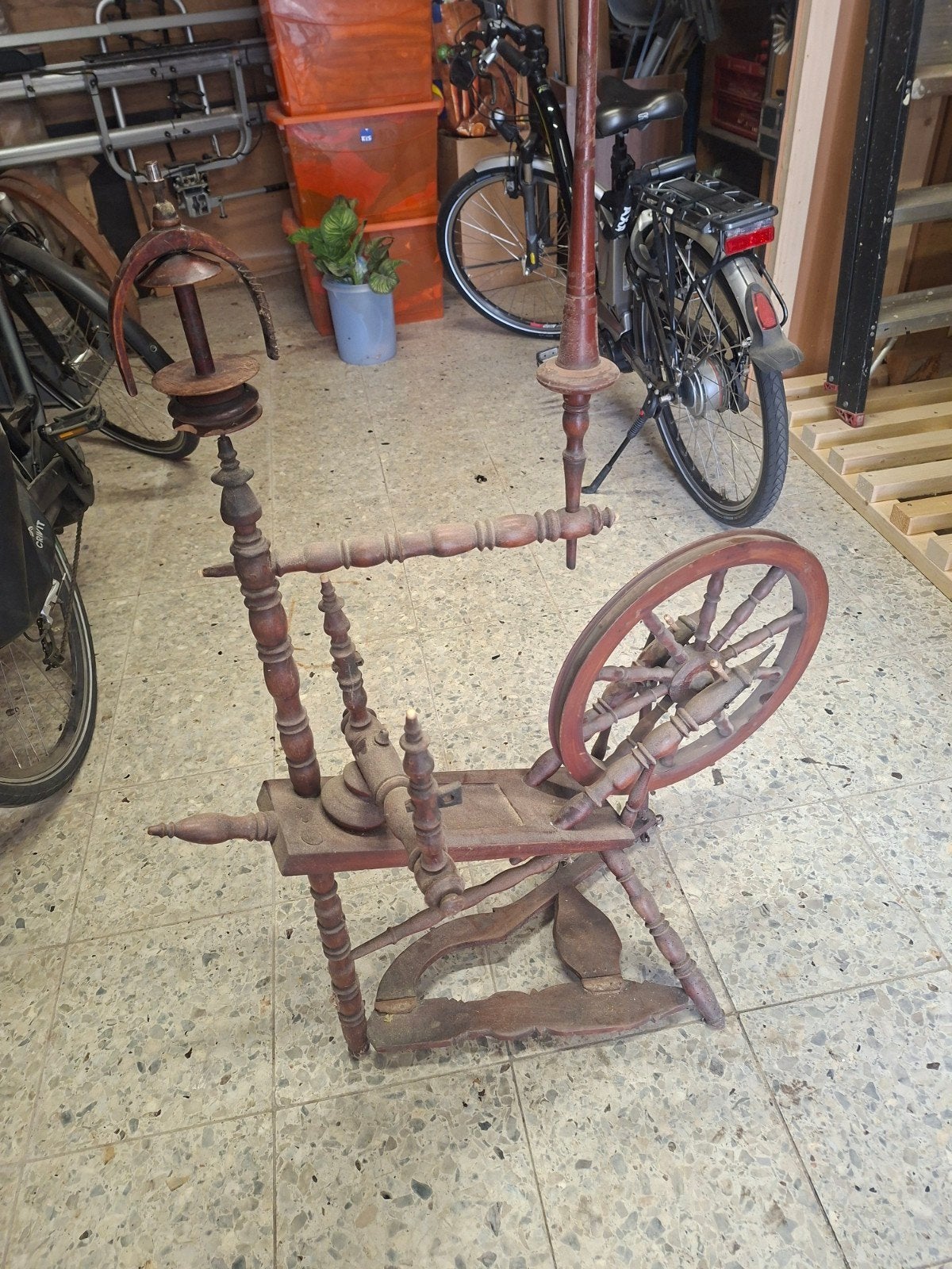 Antiek Houten Spinnewiel met Werkende Voetpedaal, Ophalen, Gebruikt, Spinnewiel