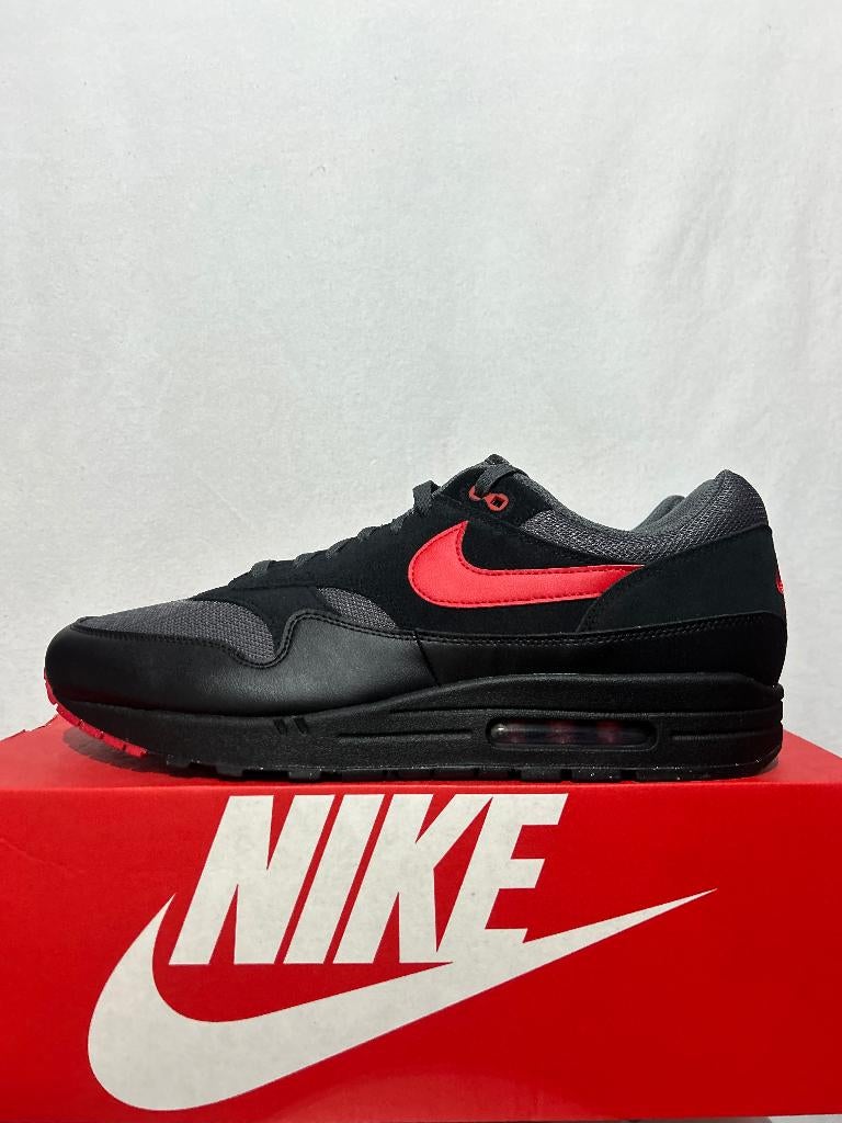 NIEUW IN DOOS! Maat 49,5 - Nike Air Max 1 Vampire, Overige kleuren, Verzenden, Nike, Nieuw
