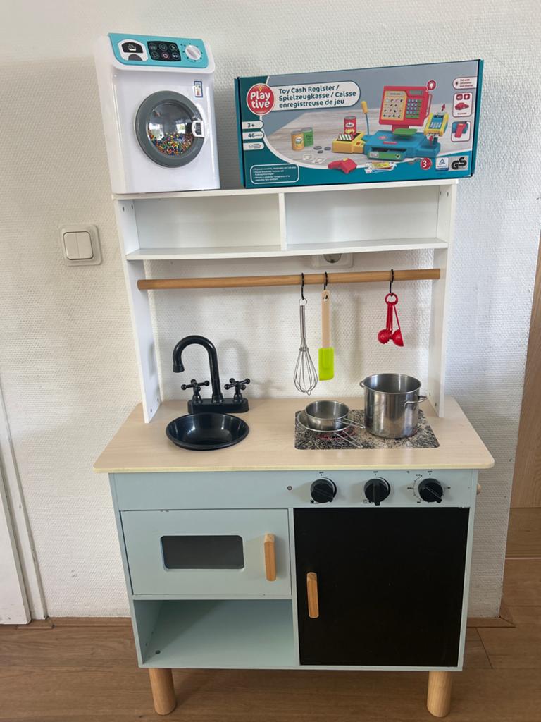 Speelkeuken met accessoires, wasmachine en kassa, Ophalen, Gebruikt, Hout, Speelkeuken