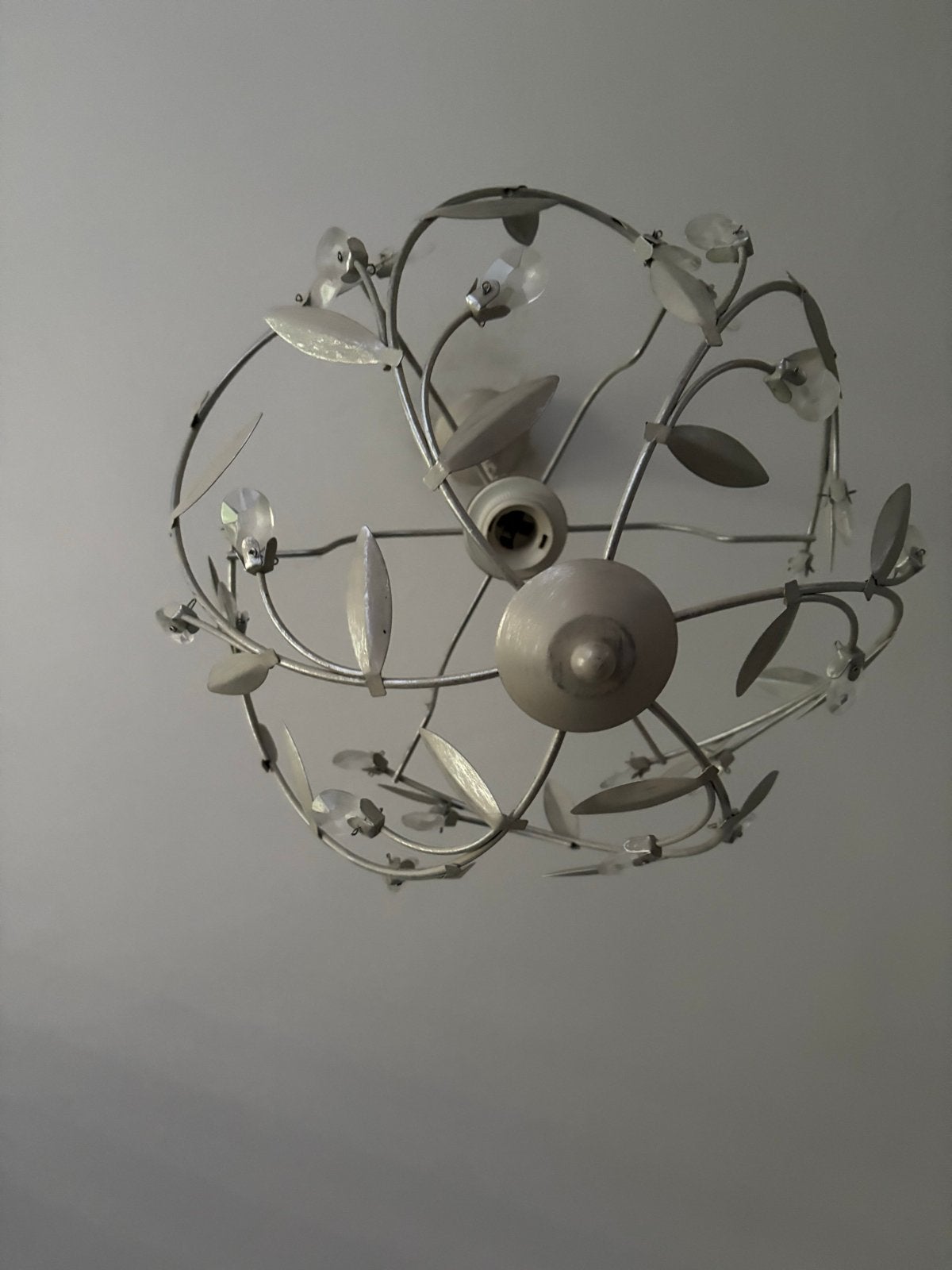 Elegante plafondlamp/hanglamp met bladeren en kristallen, Ophalen of Verzenden, Gebruikt, Metaal, E27 (groot)