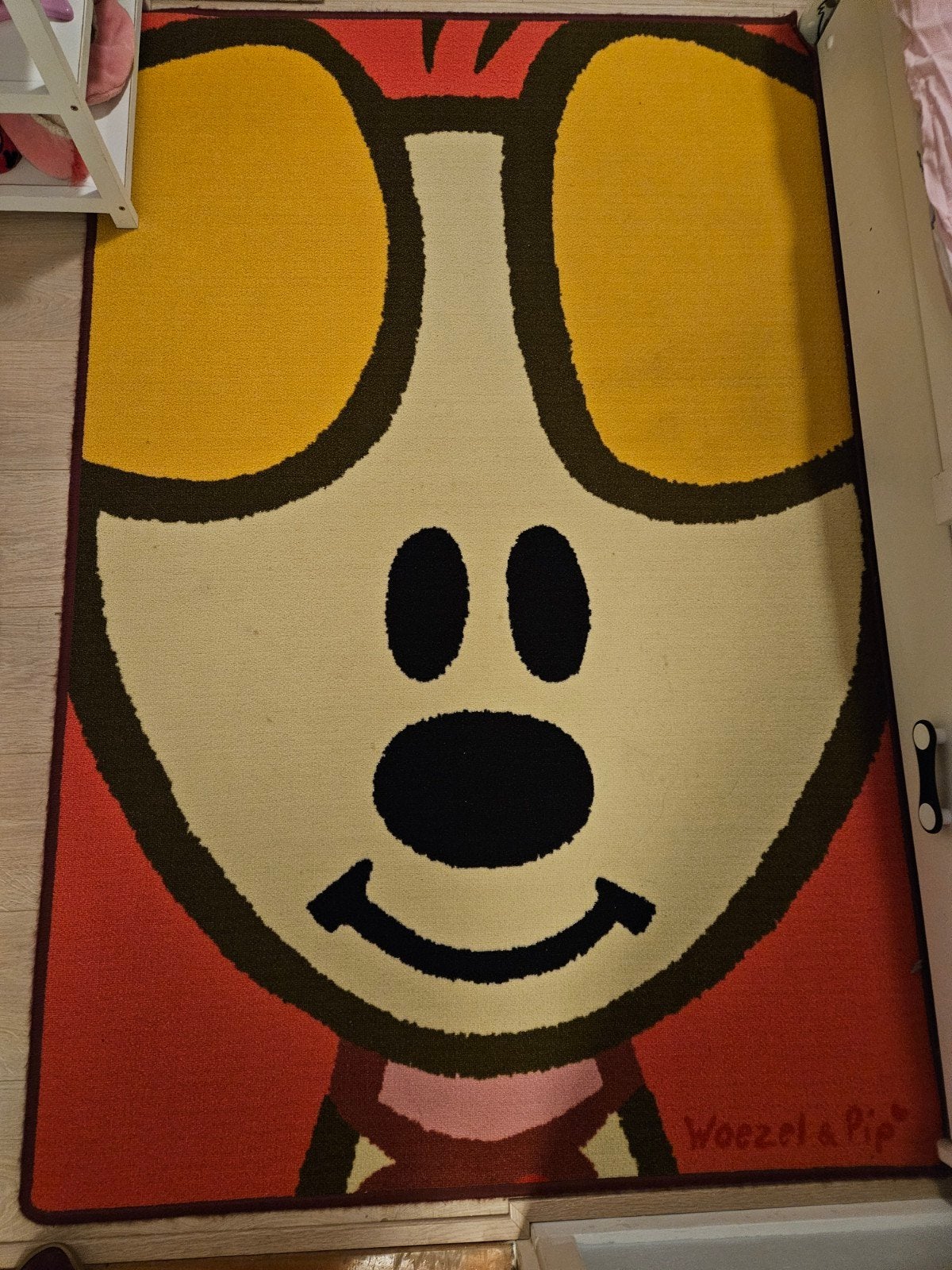 Leuk Woezel en Pip vloerkleed voor kinderkamer, Ophalen, Gebruikt, 100 tot 150 cm, Rood